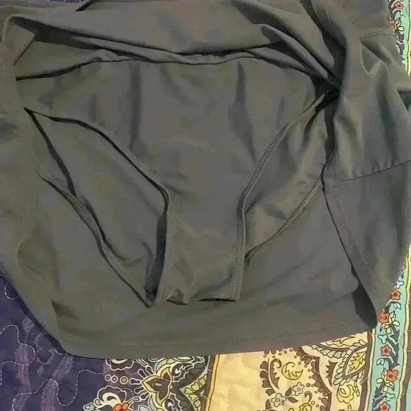Ladies gray skort with panty lining size large - Picture 3 of 4